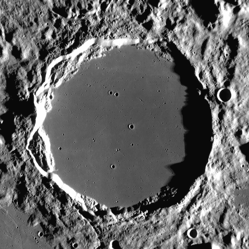 observing the Moon with a telescope 