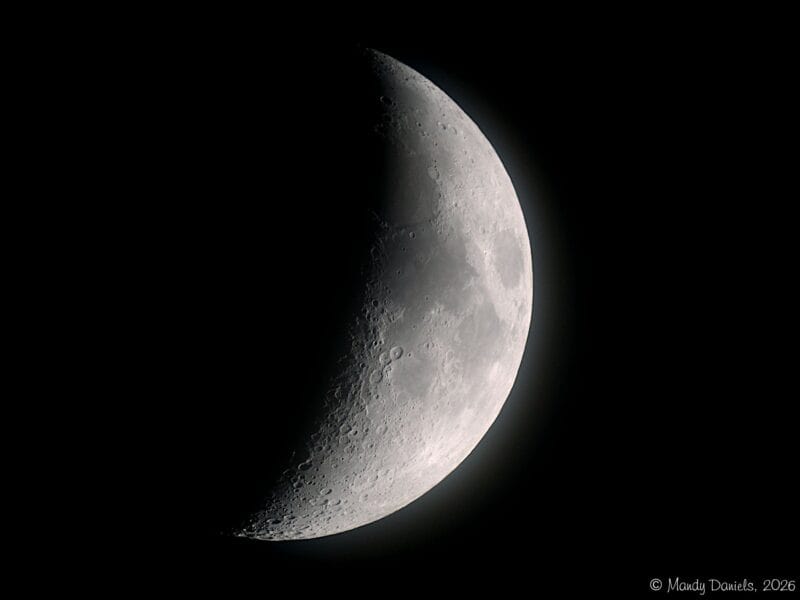 observing the Moon with a telescope 